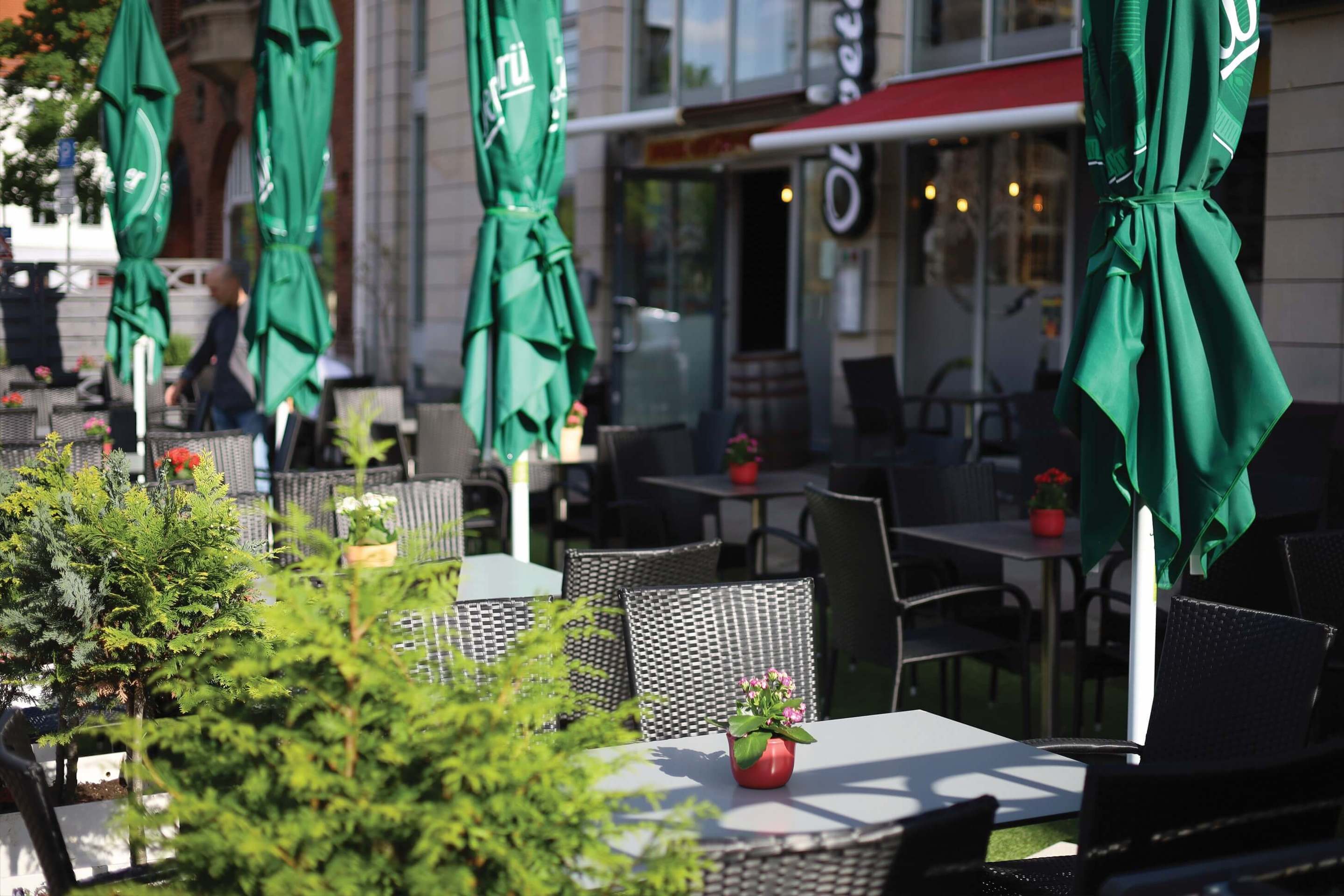 Außenterasse der Pizzeria Oliveto, Foto: Anastasiia Kalko, Lizenz: Deutsch-Polnische Tourist-Information Frankfurt (Oder)